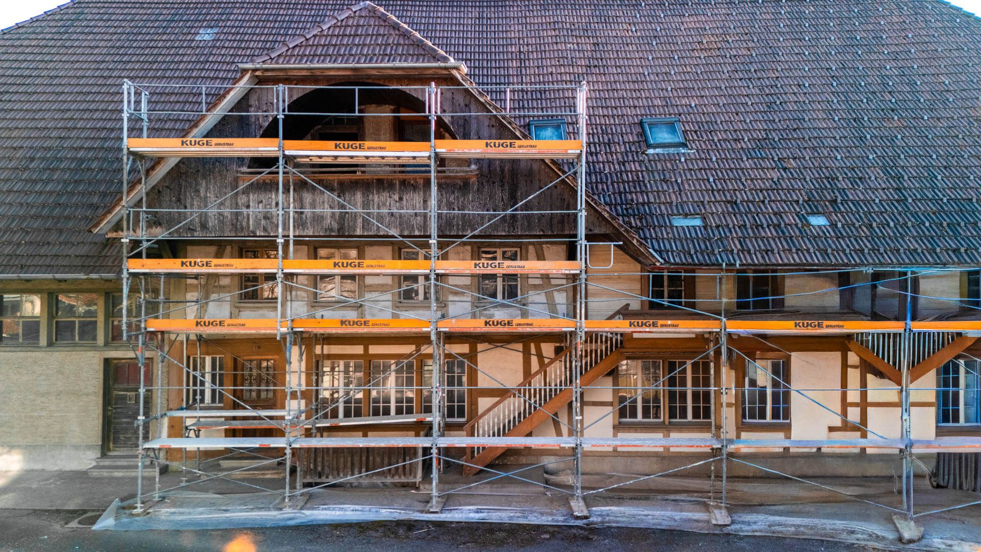 Montiertes Fassadengerüst – Foto: KUGE Bau AG
