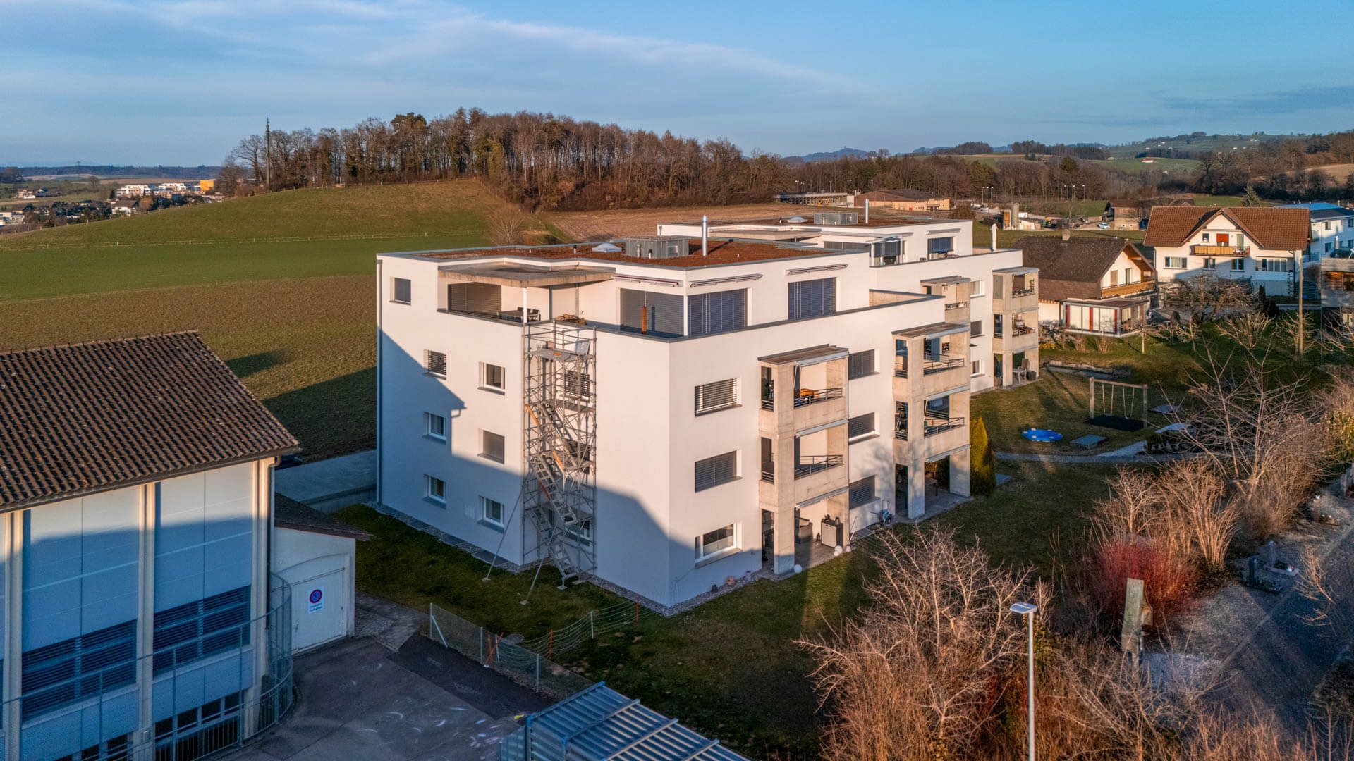 Treppenturm an einem Neubau – Foto: KUGE Bau AG