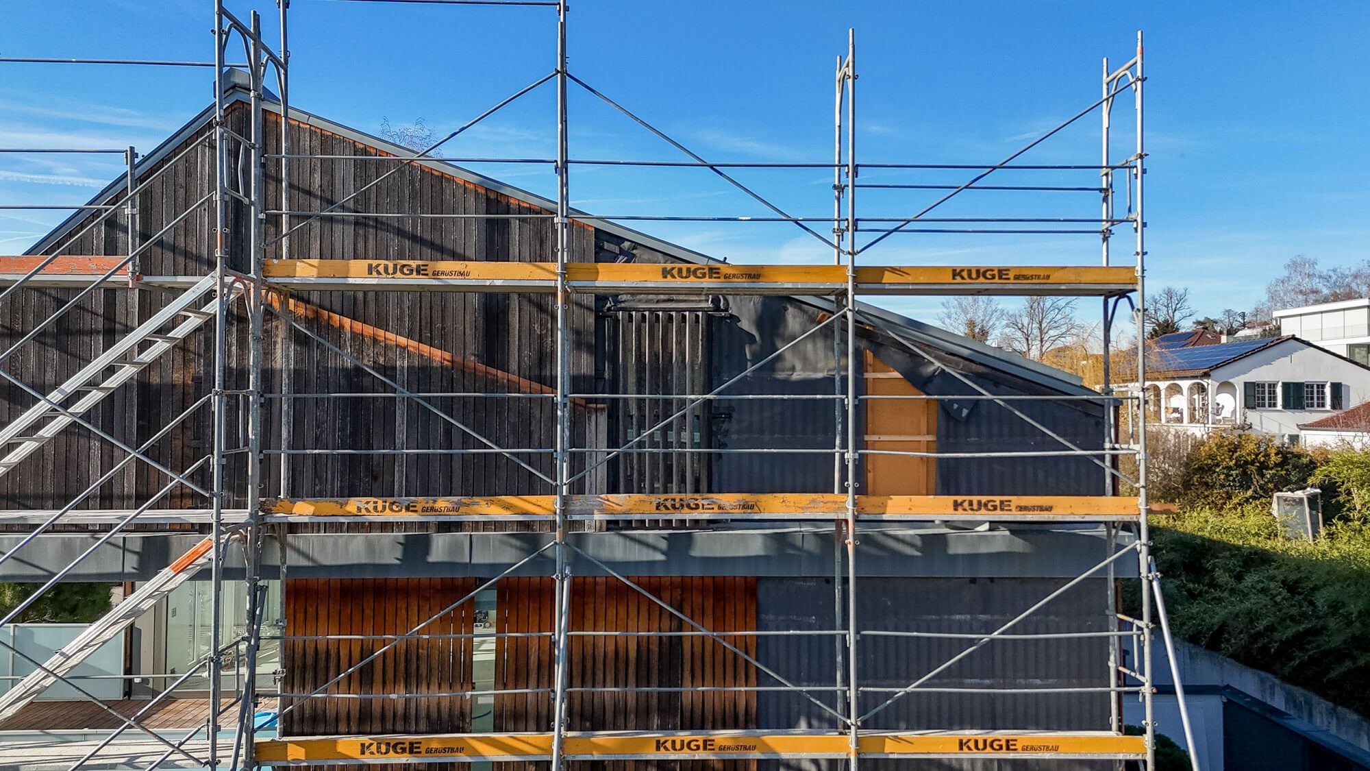 Fassadengerüst an einem Wohnhaus – Foto: KUGE Bau AG