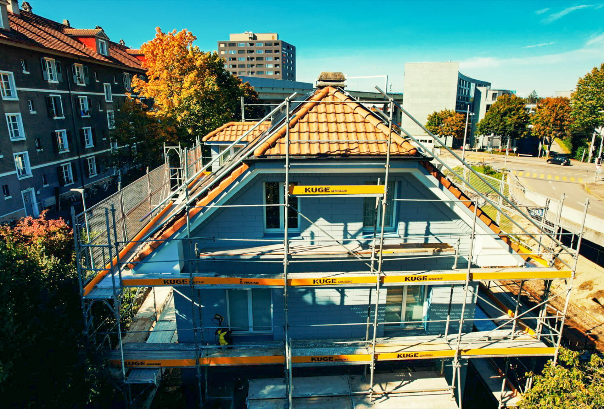 Solargerüst und Fassadengerüst – Foto: KUGE Bau AG